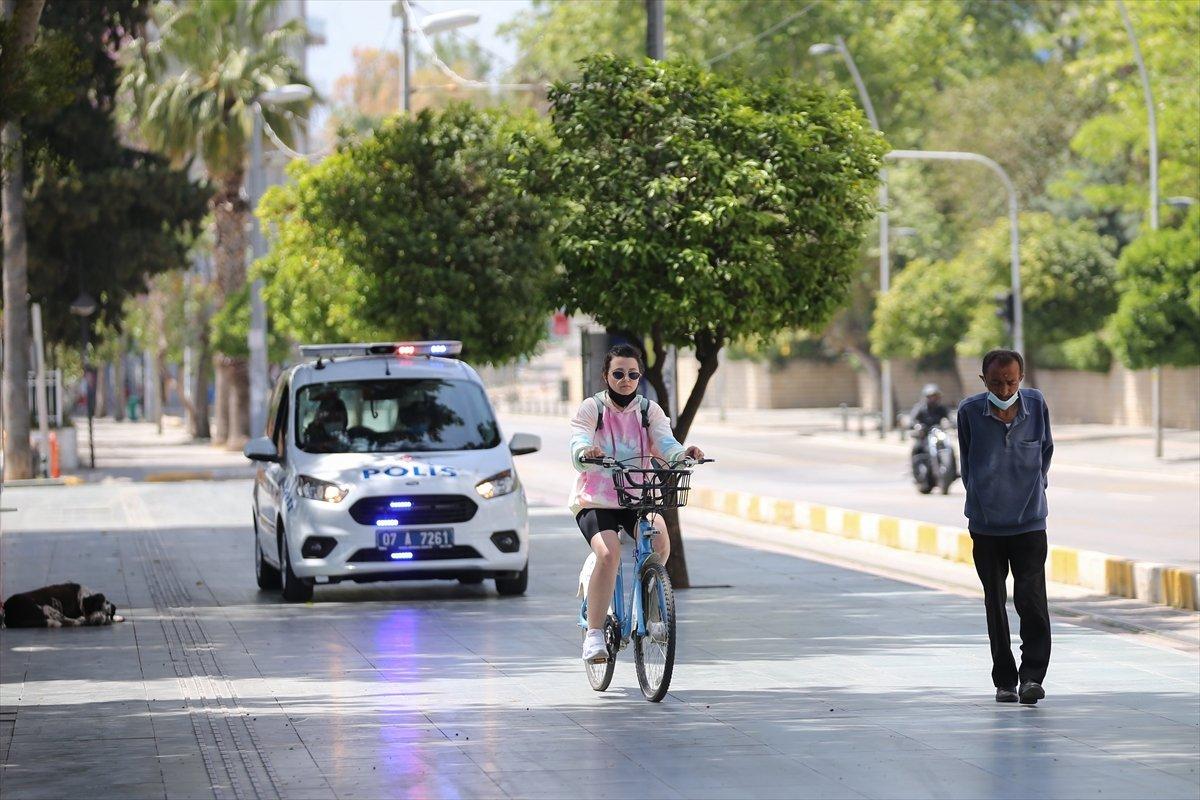 Sokak kısıtlamasına uymayan 66 bin 161 kişiye işlem