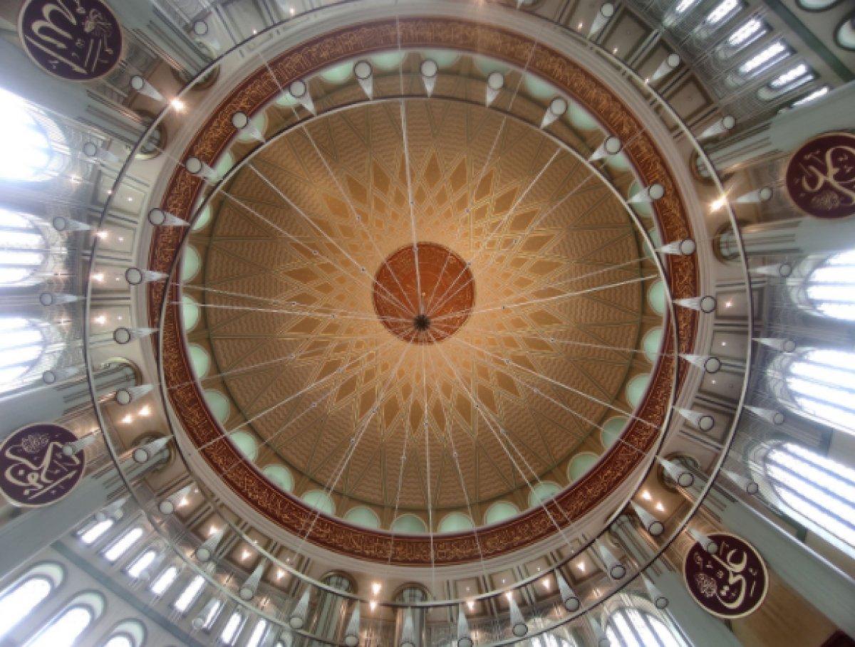 Taksim Camii'nde son rötuşlar