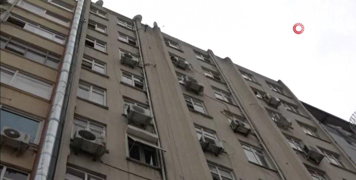 Adana’da 9 katlı iş hanının çatısından düşen kadın öldü