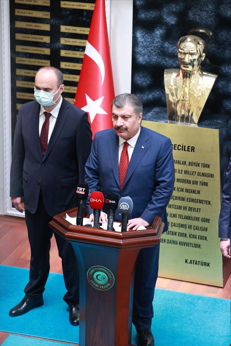 Fahrettin Koca: Test sayılarının düşmesi, vaka sayılarının düşmesinin sonucudur