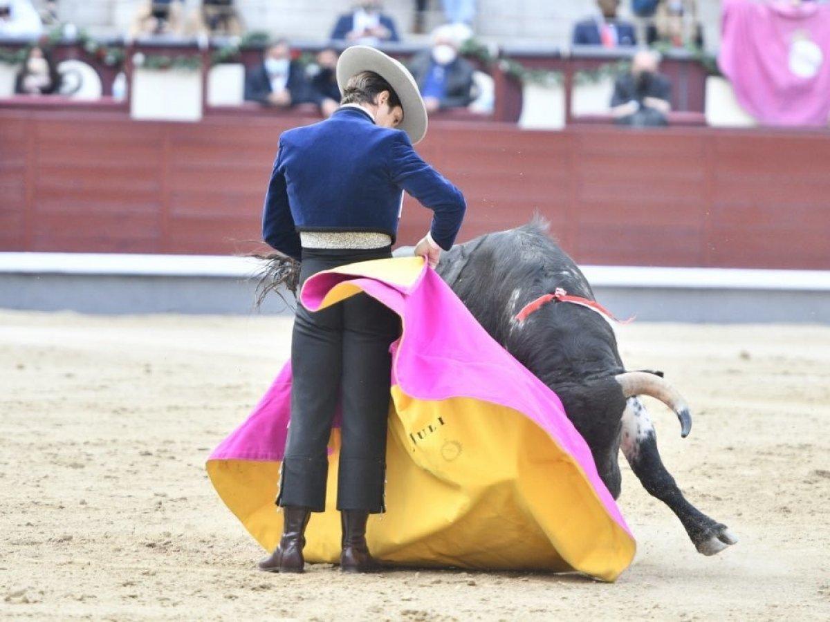 İspanya’da salgının başından bu yana ilk boğa güreşi yapıldı