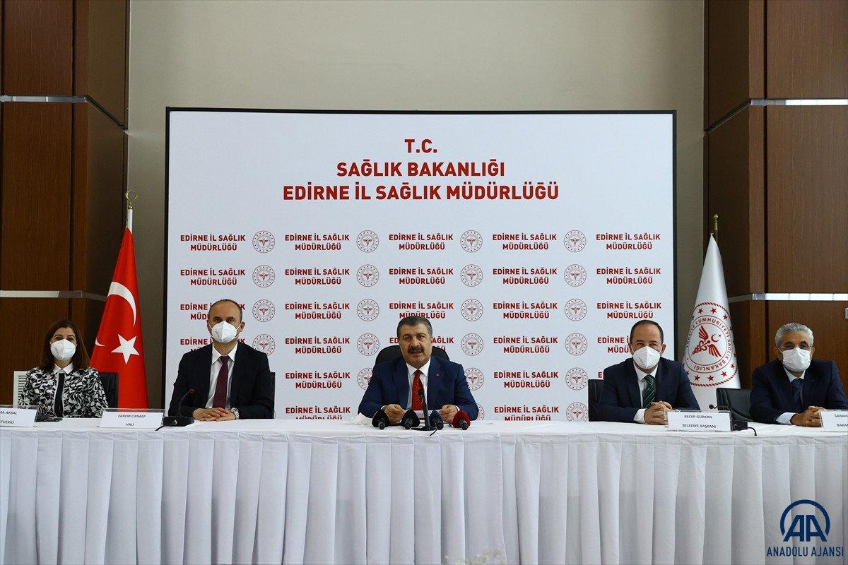 Bakan Koca, 18 yaş üstünün ne zaman aşı olacağını açıkladı