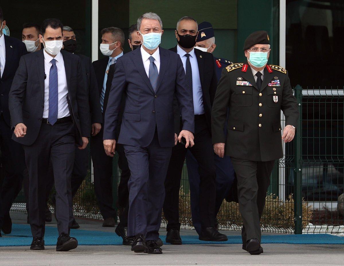 Hulusi Akar ve beraberindeki heyet Libya'da