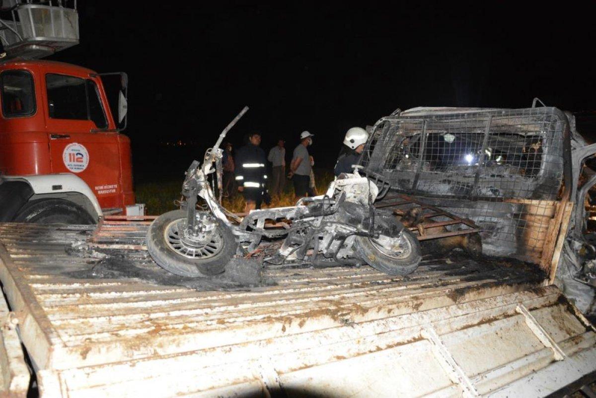 Antalya’da 2 kişi araç içinde yanarak can verdi