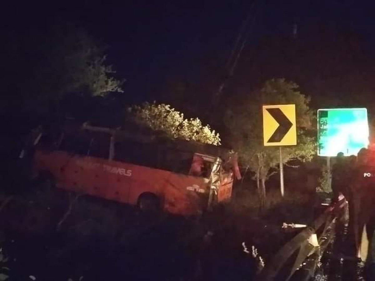 Pakistan’da otobüs kazası: 15 ölü