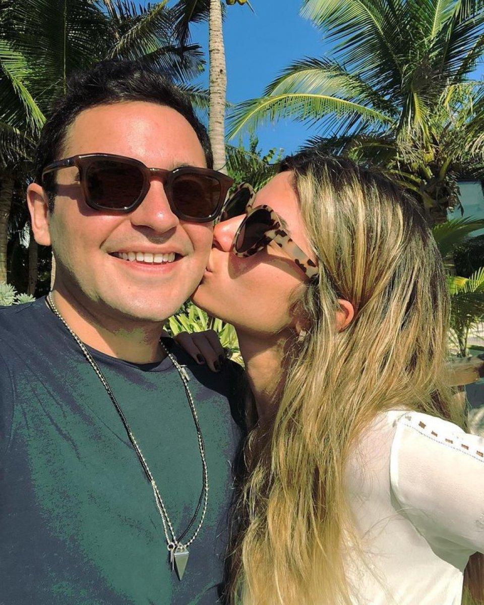 Hacı Sabancı ile Nazlı Kayı tatilde