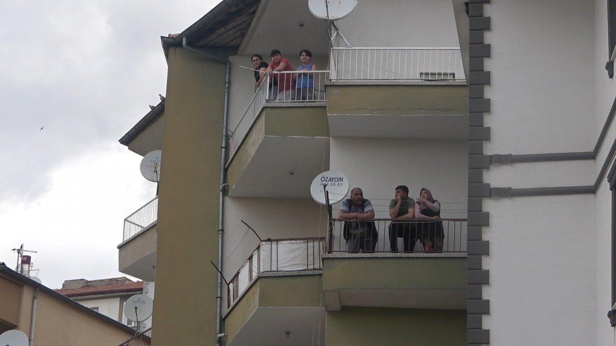 Kırıkkale'de vatandaşlar ağaç yangınını film izler gibi izledi