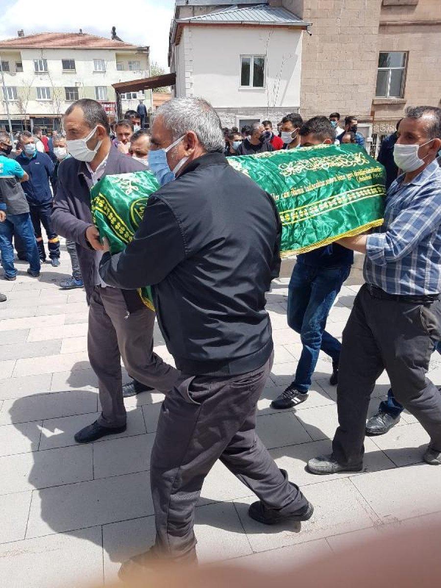 Kayseri'de pencereden düşen minik Eymen toprağa verildi