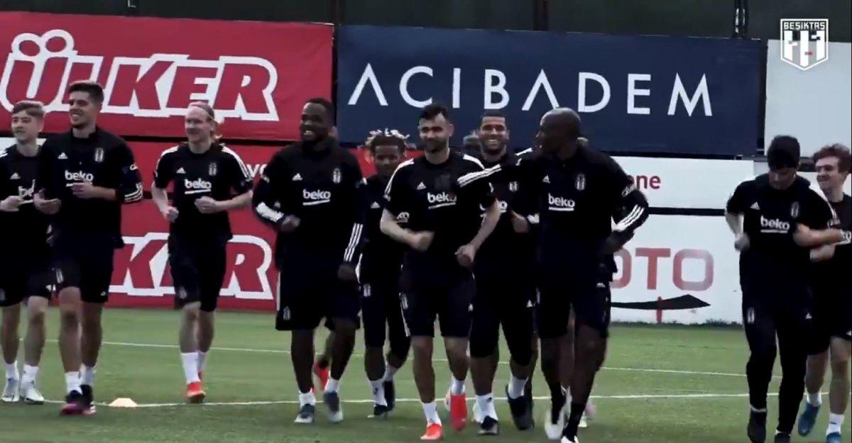 Beşiktaş paylaştı: İlk derse geç kalan öğrenci Ghezzal