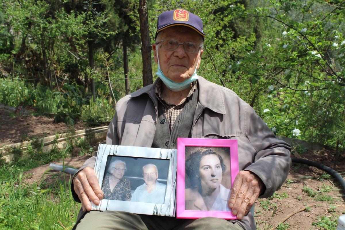 Kocalie'de Kore gazisi, eşini şarkı sözleriyle anıyor