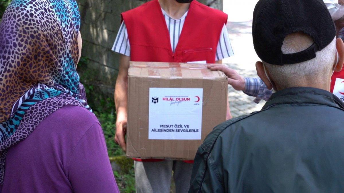 Mesut Özil'den 41 ile erzak yardımı