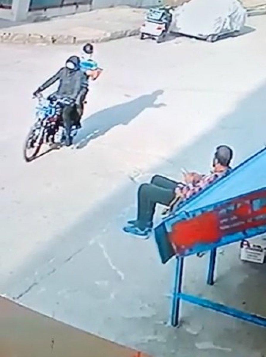 Mersin'de silahlı saldırı kameraya yansıdı