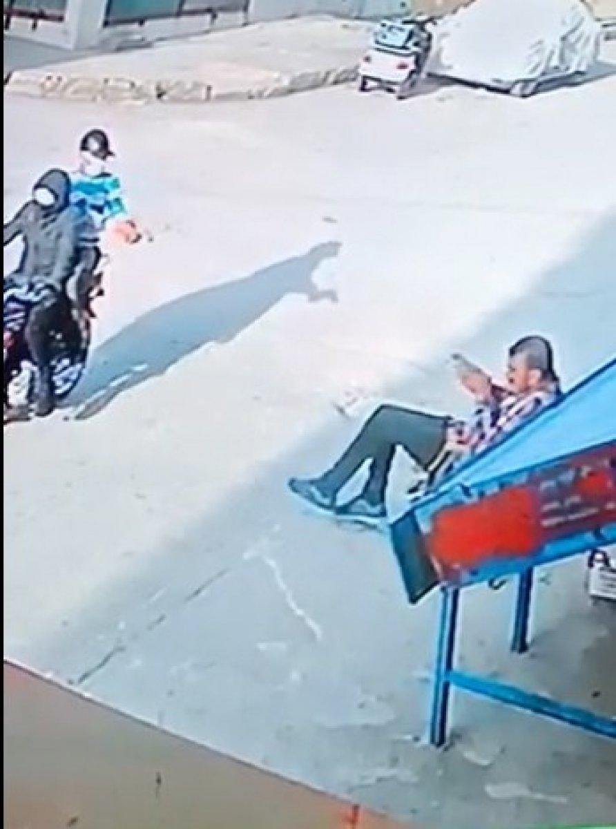 Mersin'de silahlı saldırı kameraya yansıdı