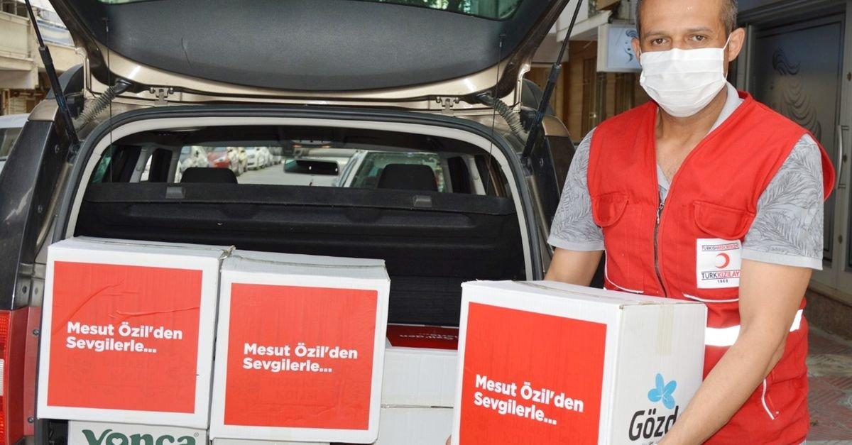 Mesut Özil'den 41 ile erzak yardımı