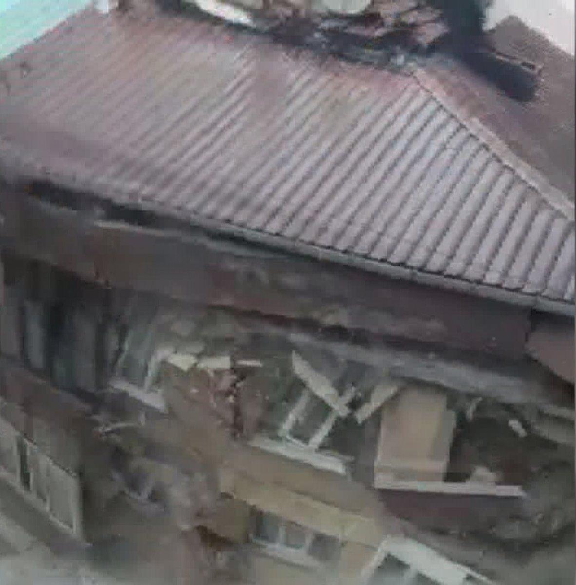 Zeytinburnu'nda bina çöktü