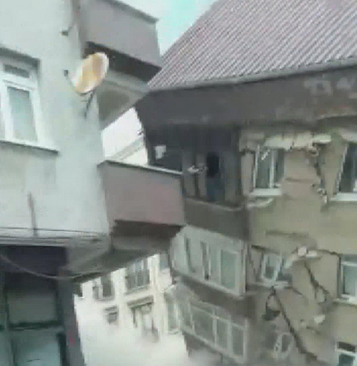 Zeytinburnu'nda bina çöktü