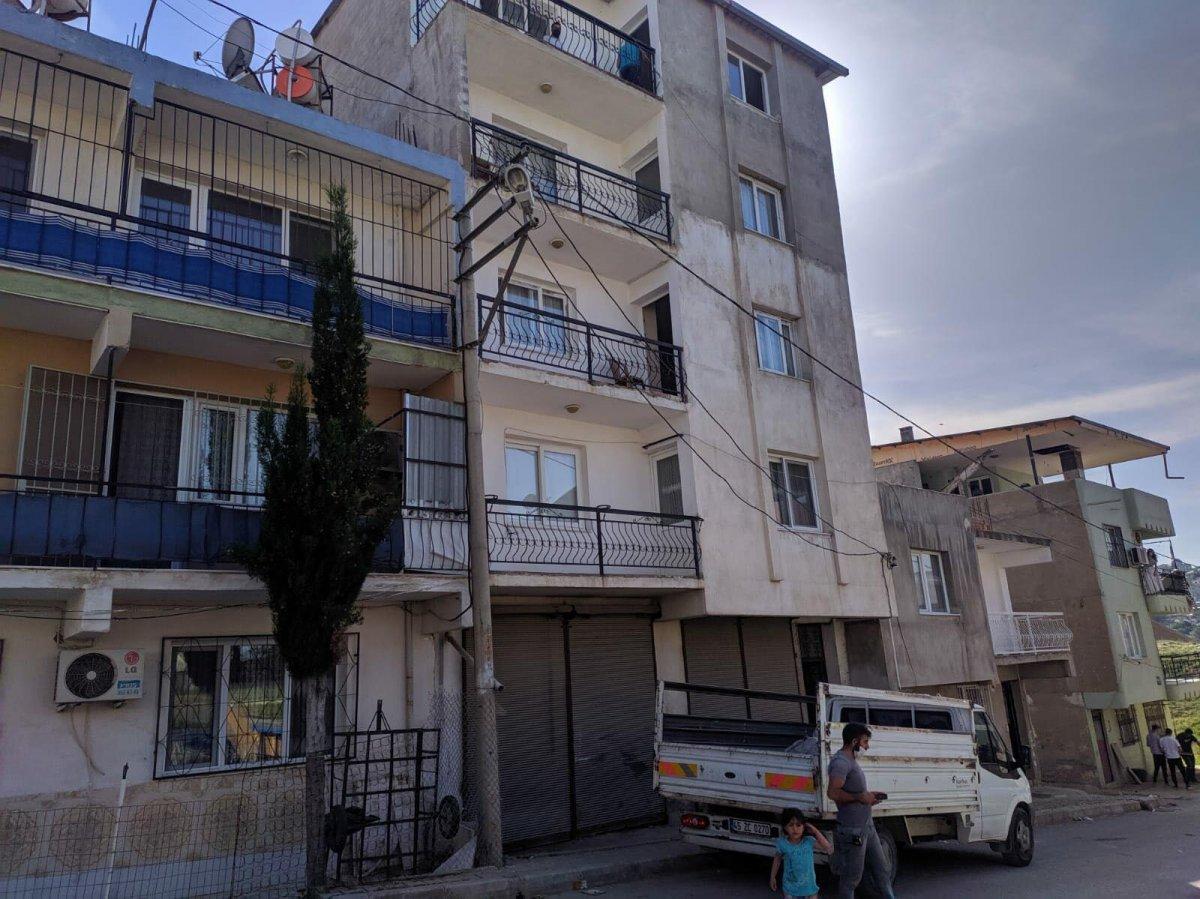 İzmir'de pencereden düşen Miray kurtarılamadı