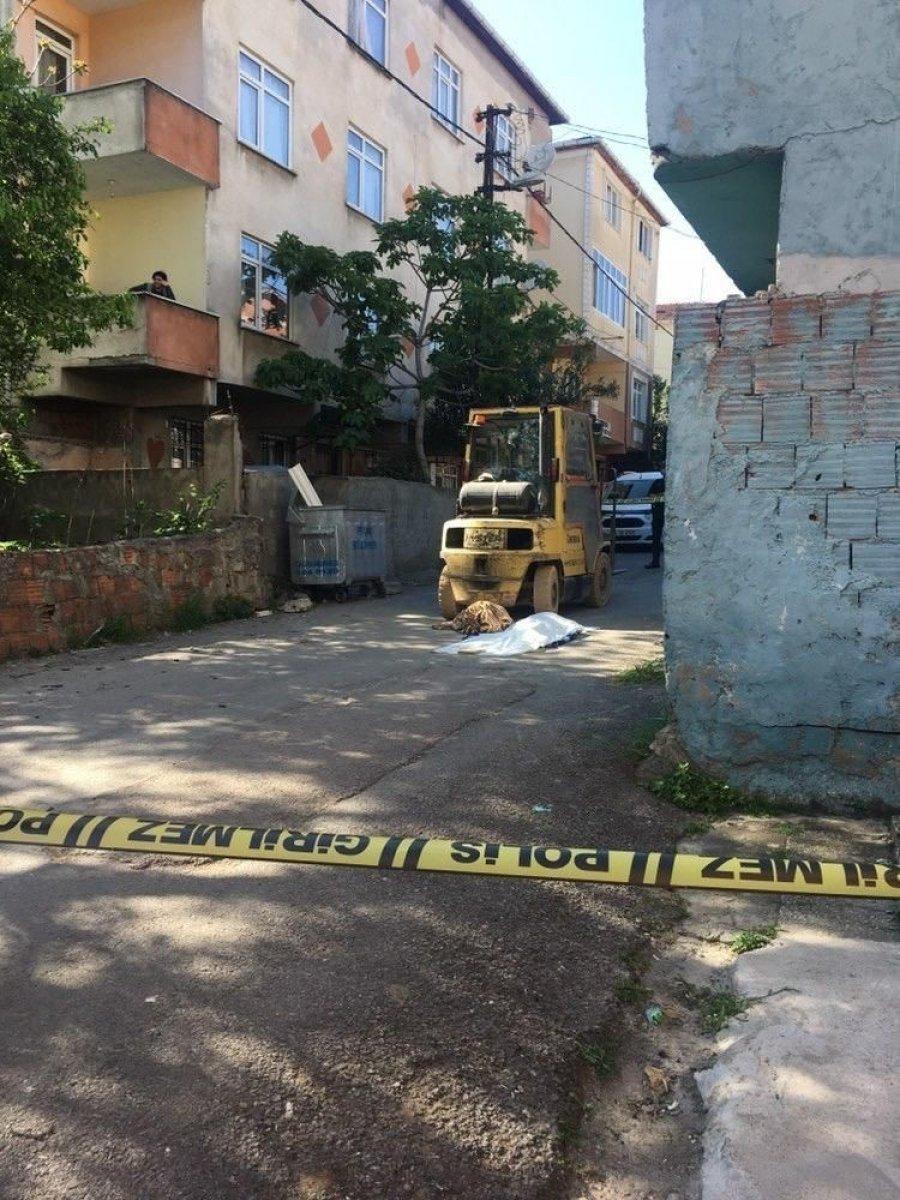 Pendik’te 6 yaşındaki çocuk forklift altında kaldı