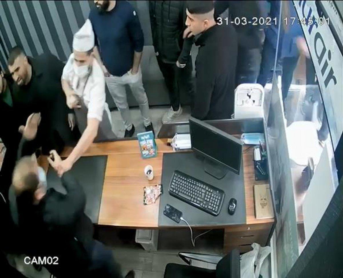 Beyoğlu'nda komşu esnafın iş yerini bastılar