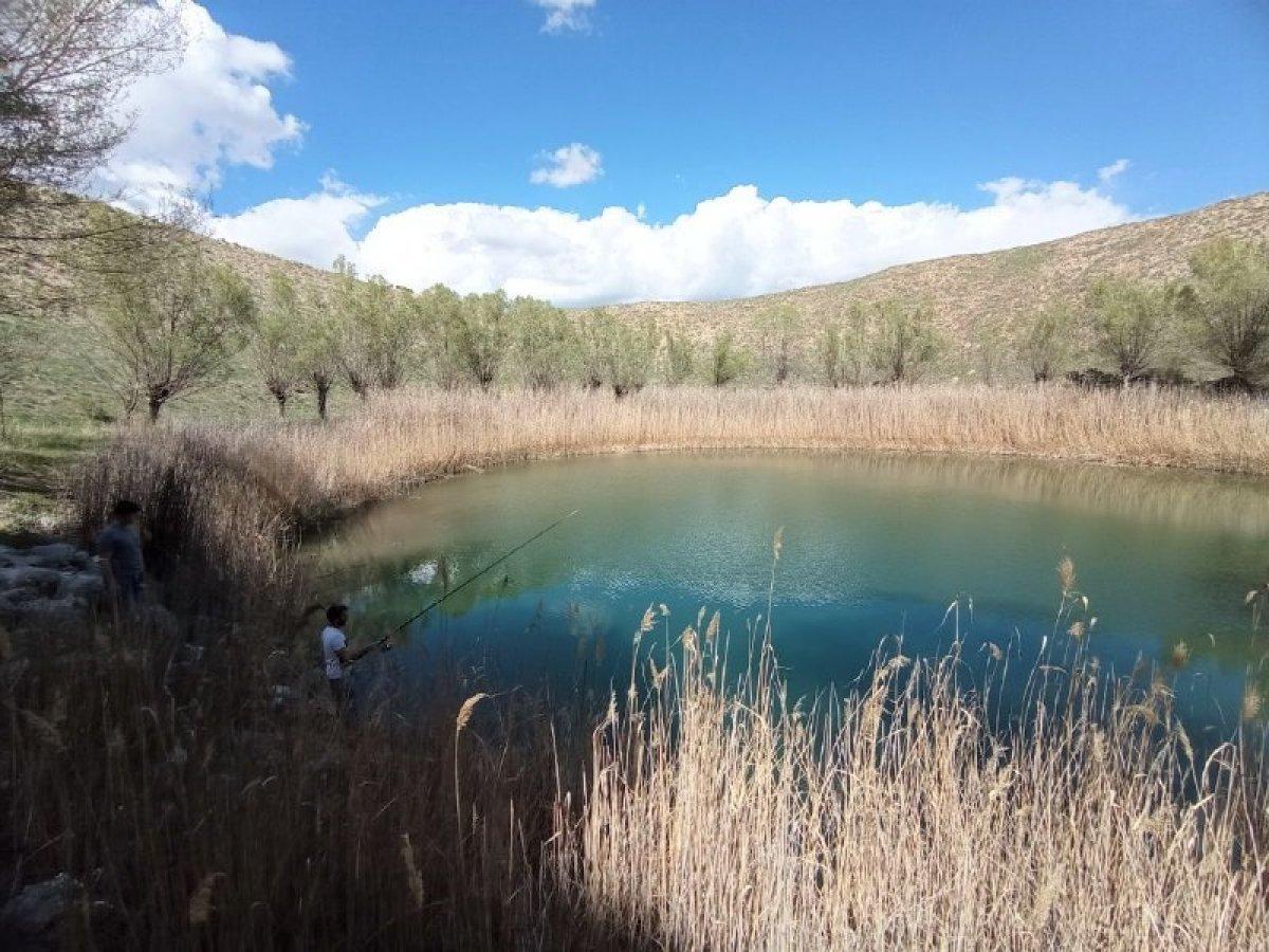 Sivas'ta bulunan göller renkleriyle görenleri büyülüyor