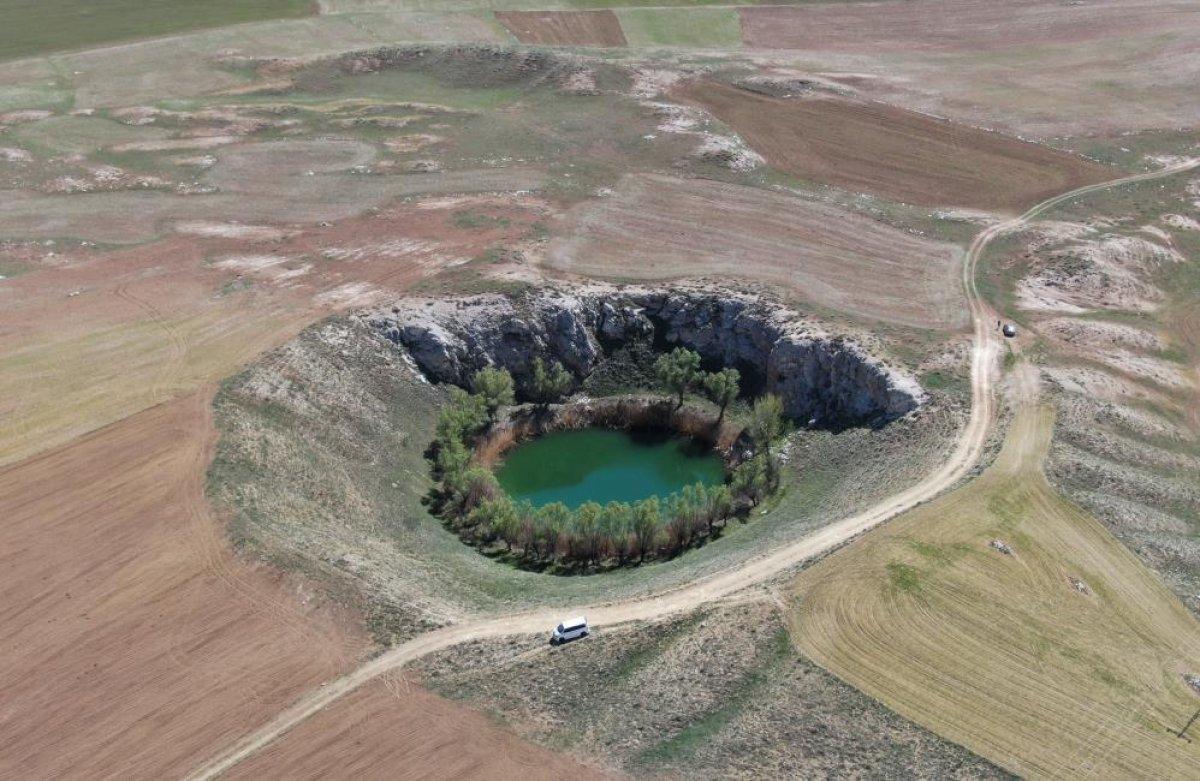 Sivas'ta bulunan göller renkleriyle görenleri büyülüyor