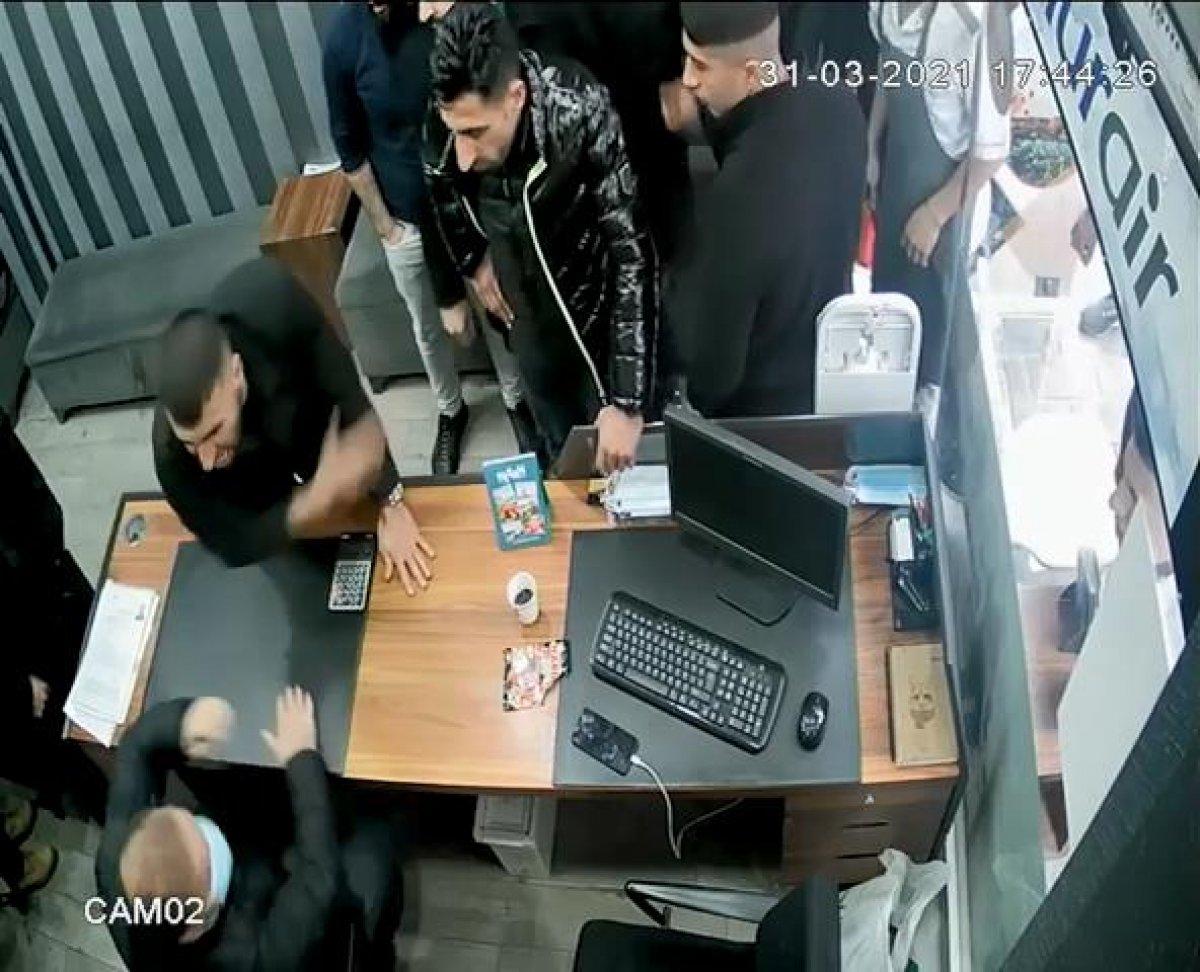 Beyoğlu'nda komşu esnafın iş yerini bastılar