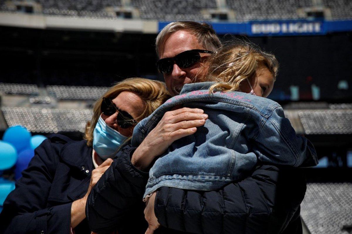 Koronavirüsün ayırdığı aileler kavuştu