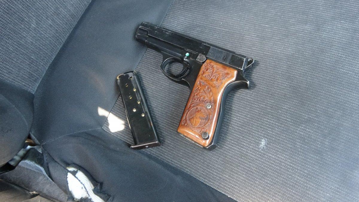 Bursa’da polisten kaçtı, silahla yakalandı