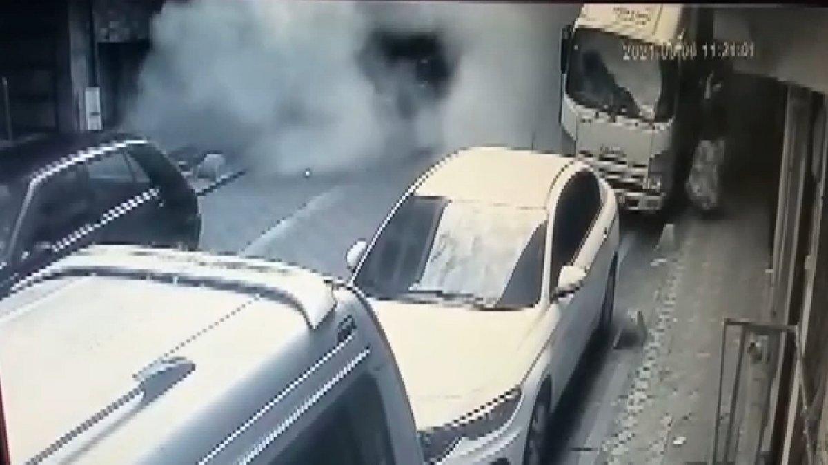 Zeytinburnu'nda, çöken binanın enkazında kalmaktan son anda kurtuldu