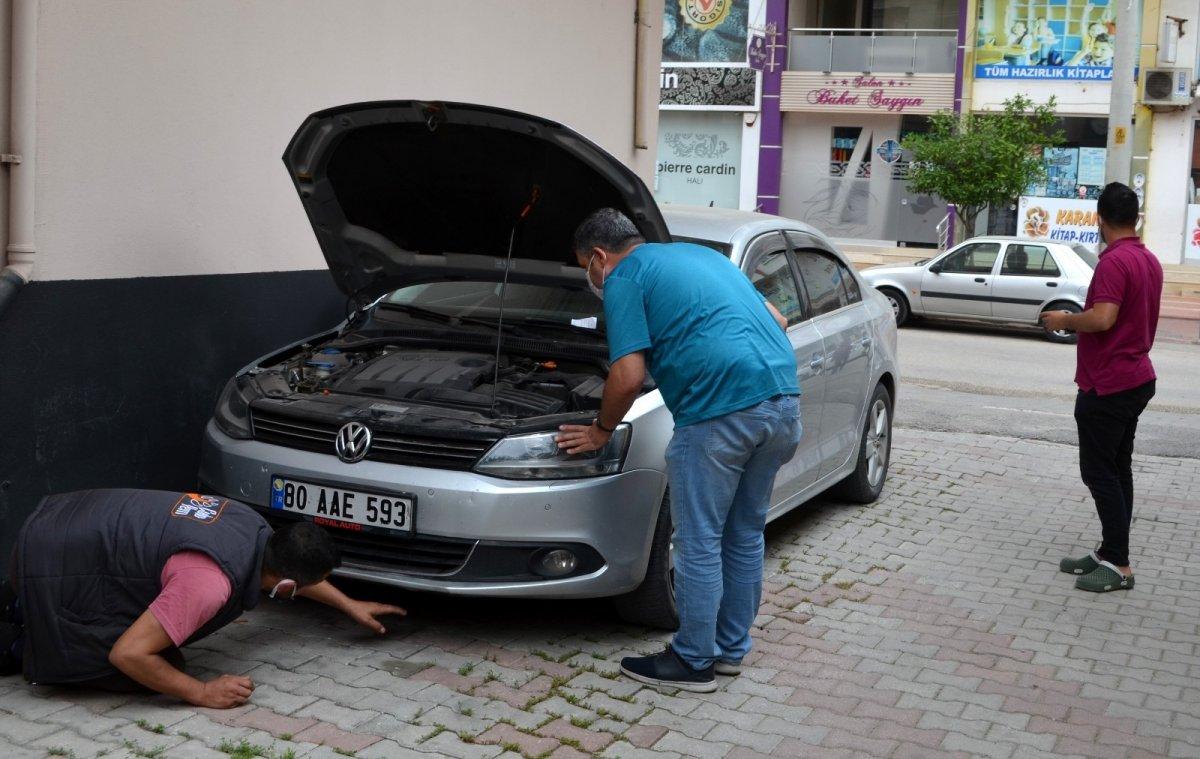 Osmaniye'de kaputa giren kediyi itfaiye kurtardı
