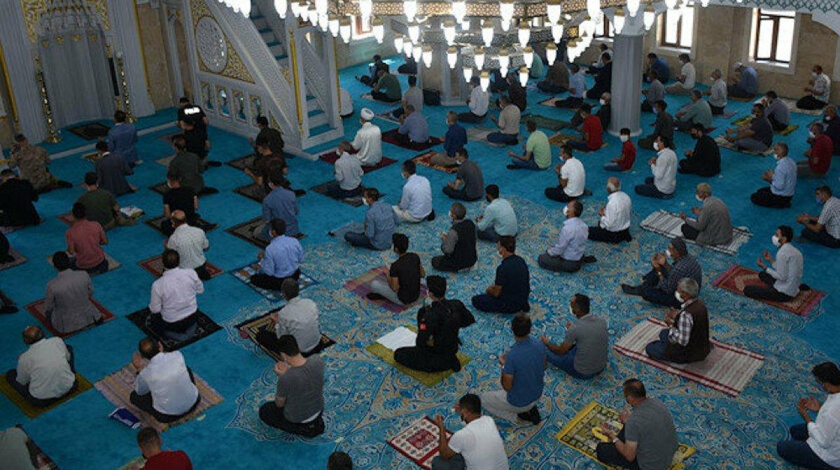 7 Mayıs cuma namazı saati: Bugün camilerde cuma namazı kılınacak mı?