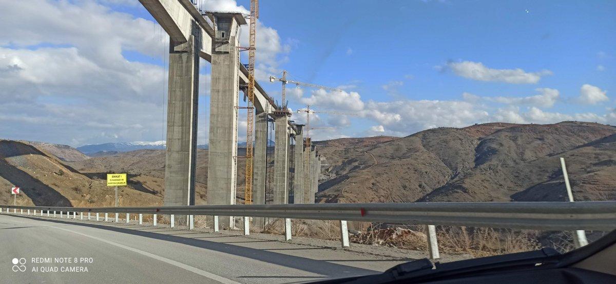 Türkiye'nin en yüksek ayaklı Eğiste Viyadüğü'nde çalışmalar sürüyor