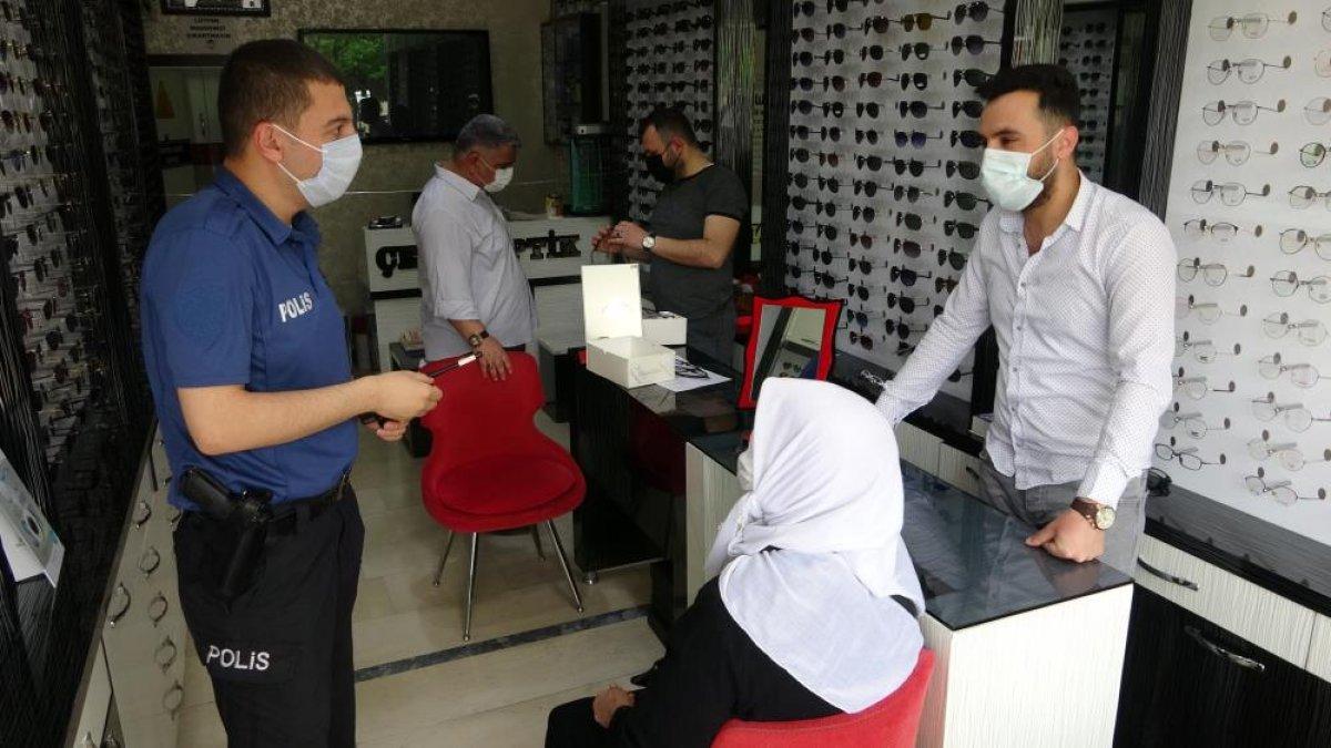 Adıyaman'da yaşlı kadının yardımına polis koştu