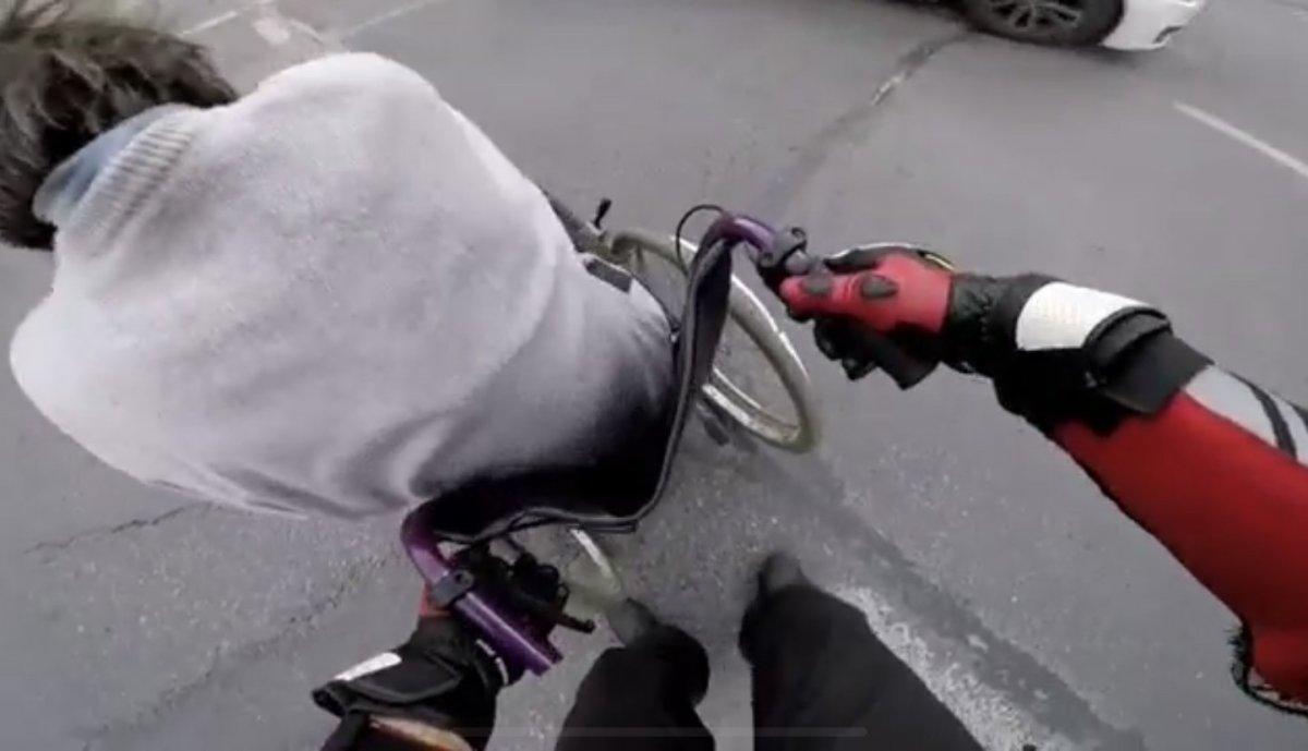 Kuruçeşme’de engelli adam yol ortasında devrildi