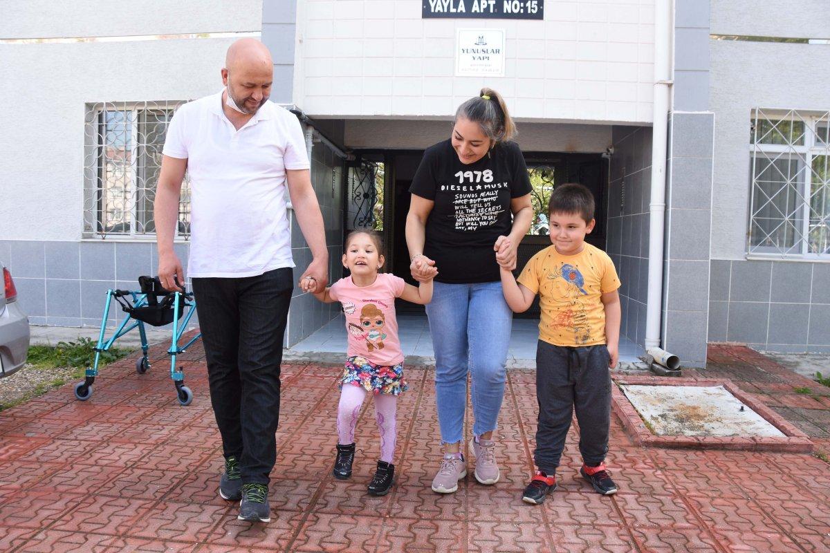 Eskişehir'de, kızının konuştuğunu görmek için mücadele ediyor