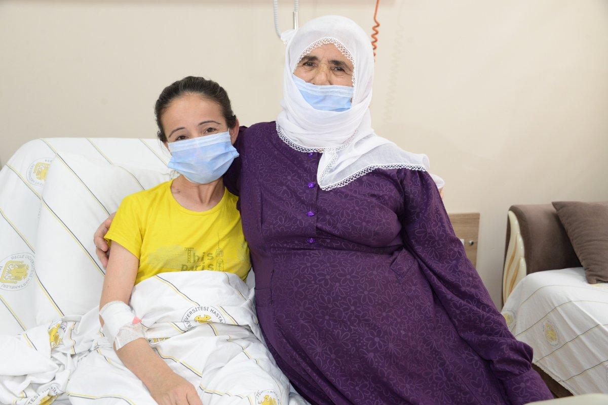 Diyarbakır'da kızına böbreğini verdi