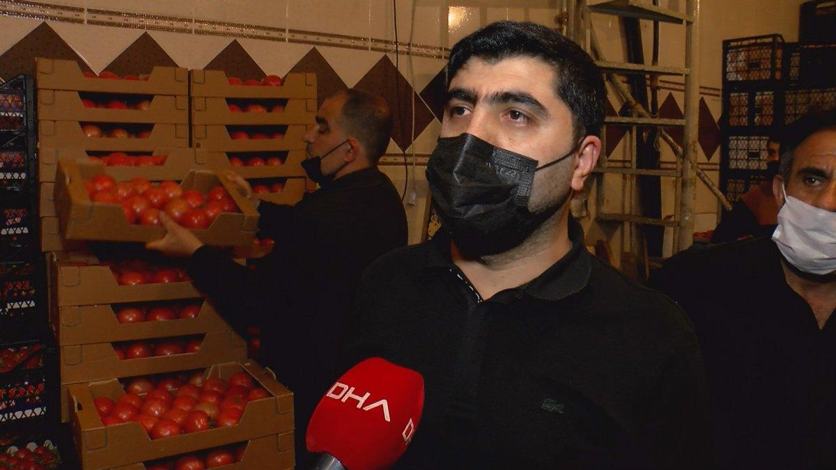 Pazar esnafı tezgah açıyor: Bayrampaşa halinde yoğunluk yaşandı