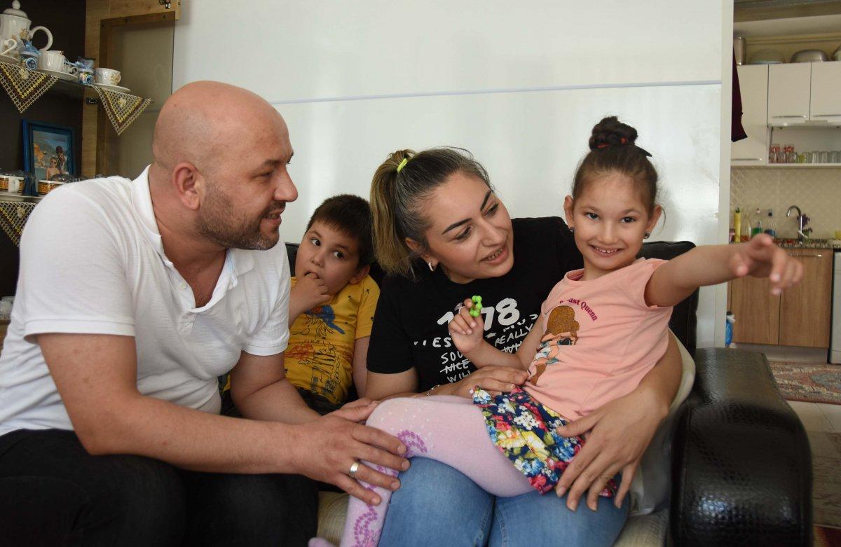 Eskişehir'de, kızının konuştuğunu görmek için mücadele ediyor