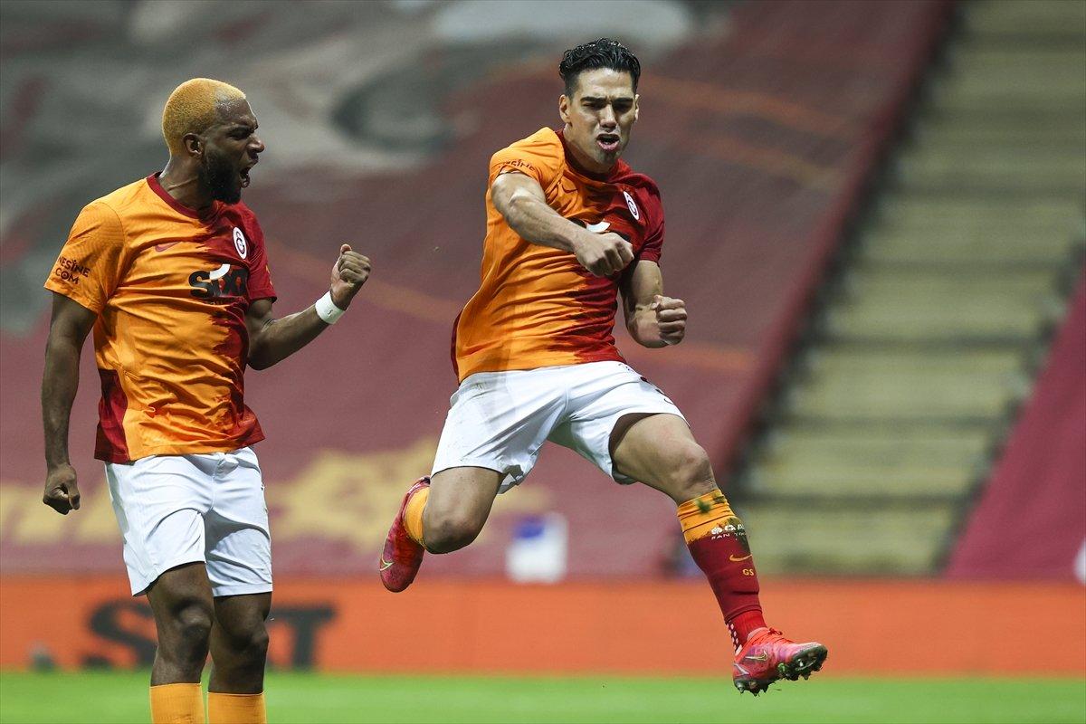 Galatasaray evinde Beşiktaş'ı 3 golle mağlup etti