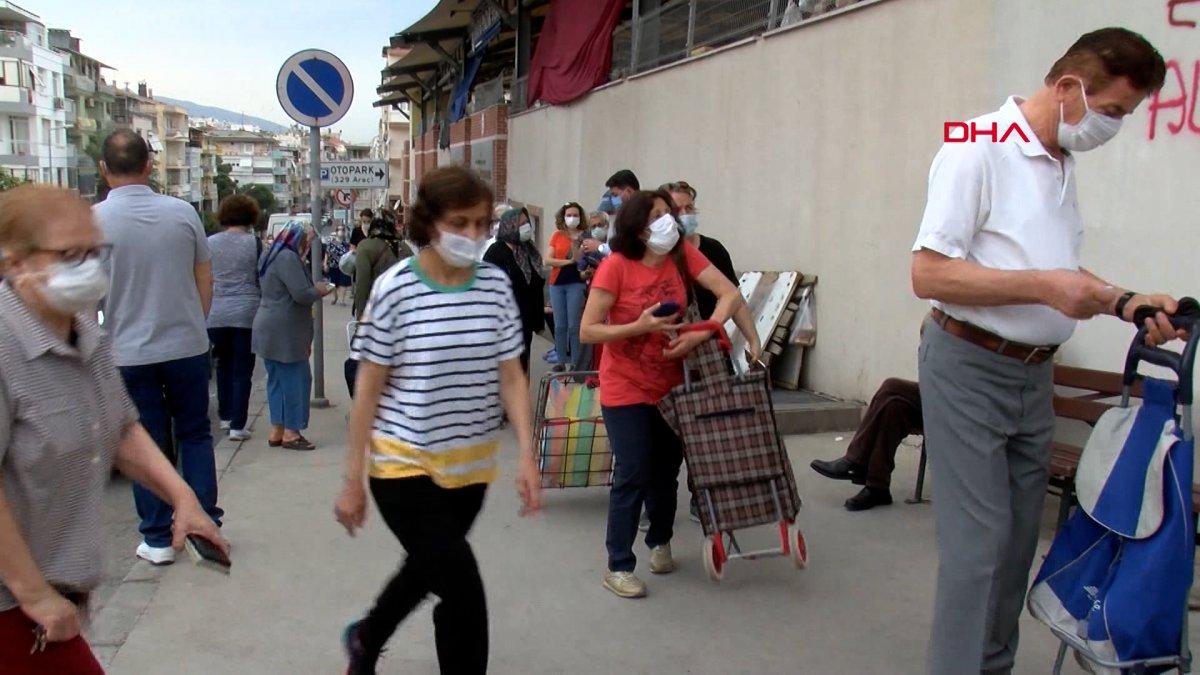 İzmirliler pazara akın etti