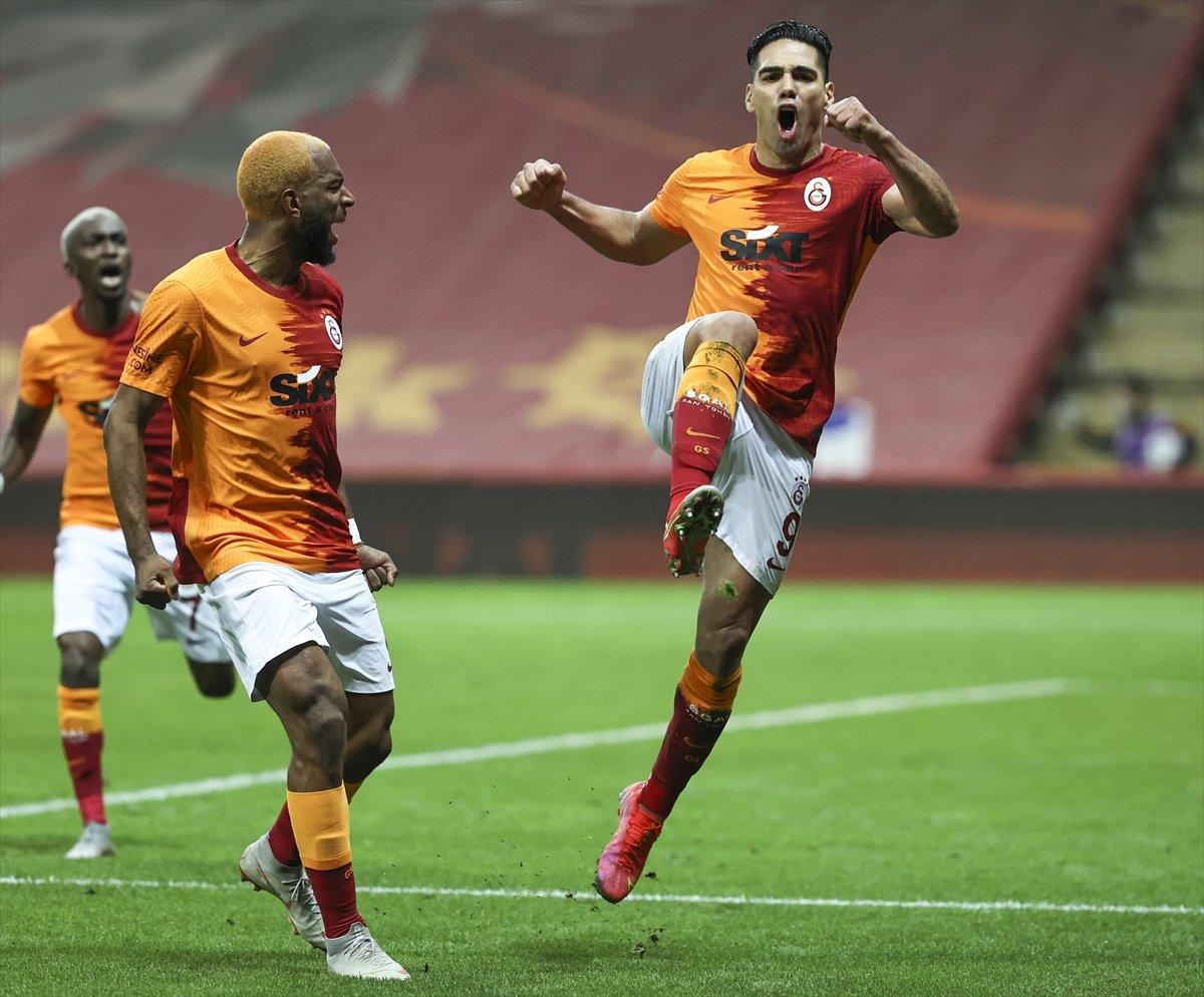 Galatasaray evinde Beşiktaş'ı 3 golle mağlup etti