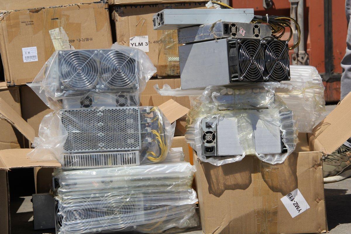 İzmir'de 5 milyon TL değerinde kripto para üretim makinesi ele geçirildi