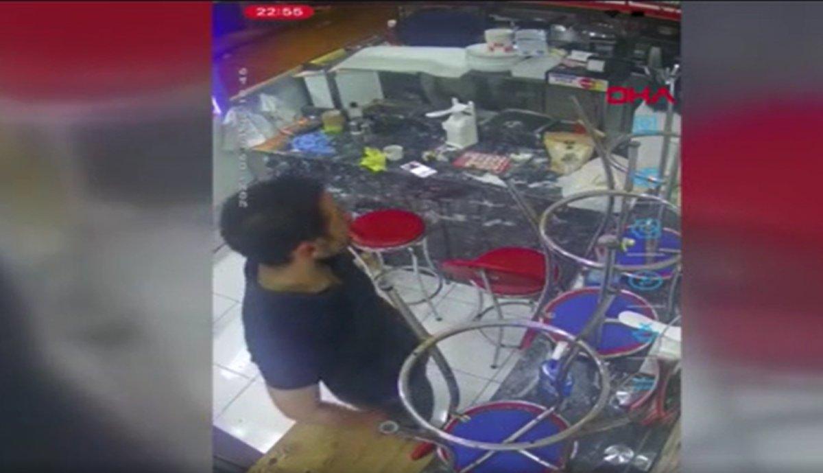 Fatih’te cep telefonu hırsızı bekçilere yakalandı