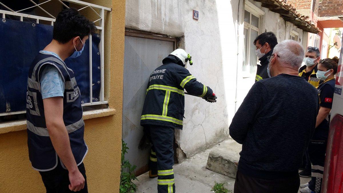 Edirne'de evde düşüp mahsur kalan yaşlı adam kurtarıldı