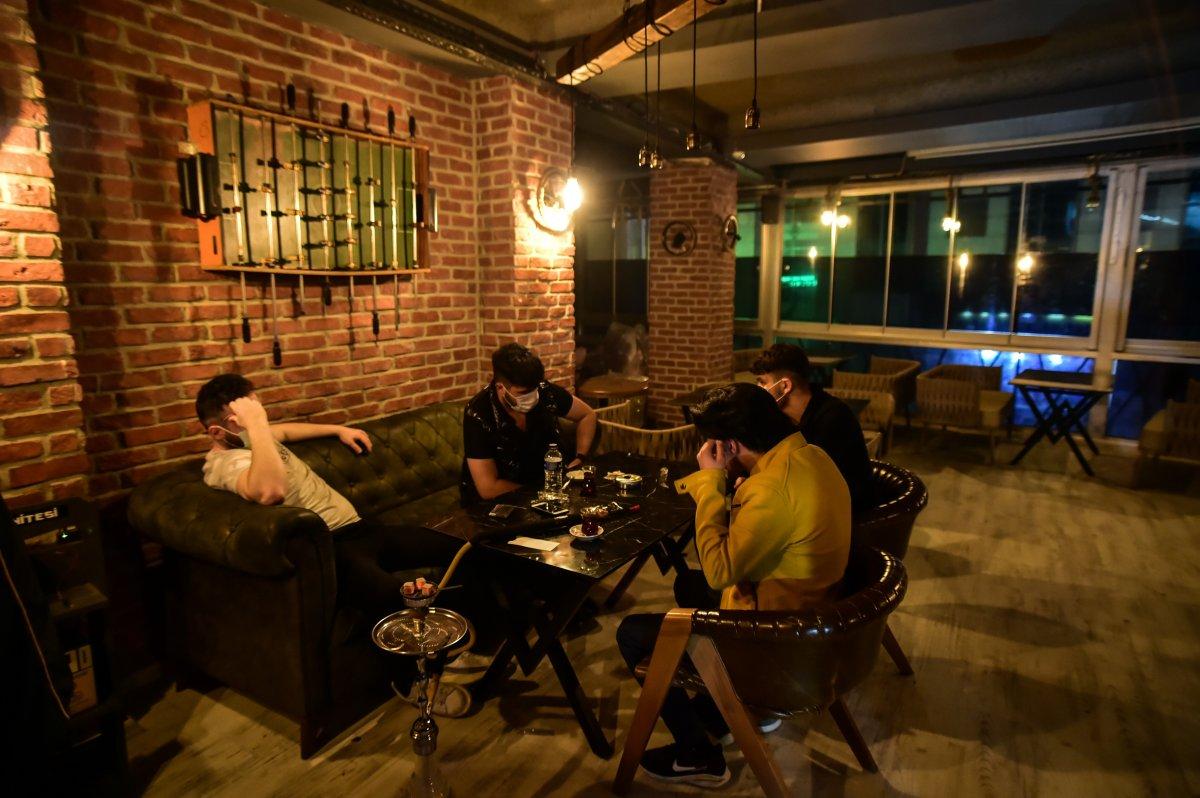 Bağcılar’da kafede fizik tedavi için toplananlara baskın