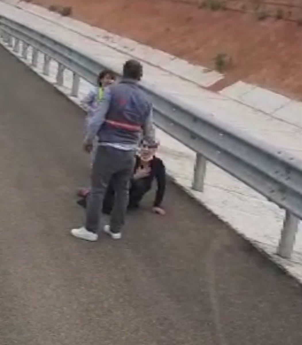 Ankara'da yol ortasında kadına şiddet