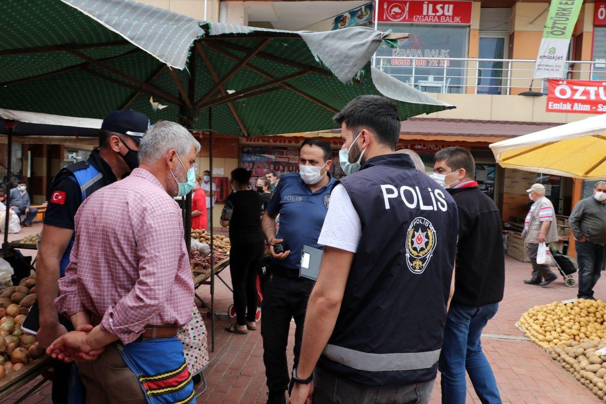 Keşan’da diliyle parmaklarını ıslatarak poşetleri açan pazarcıya ceza
