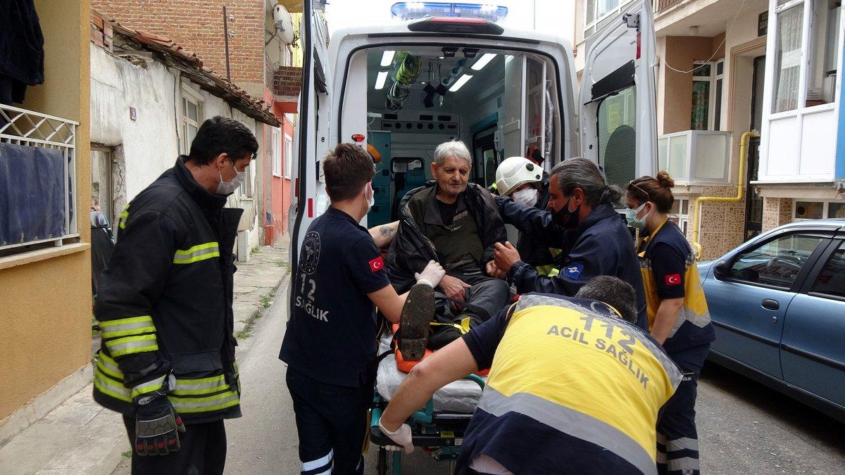 Edirne'de evde düşüp mahsur kalan yaşlı adam kurtarıldı