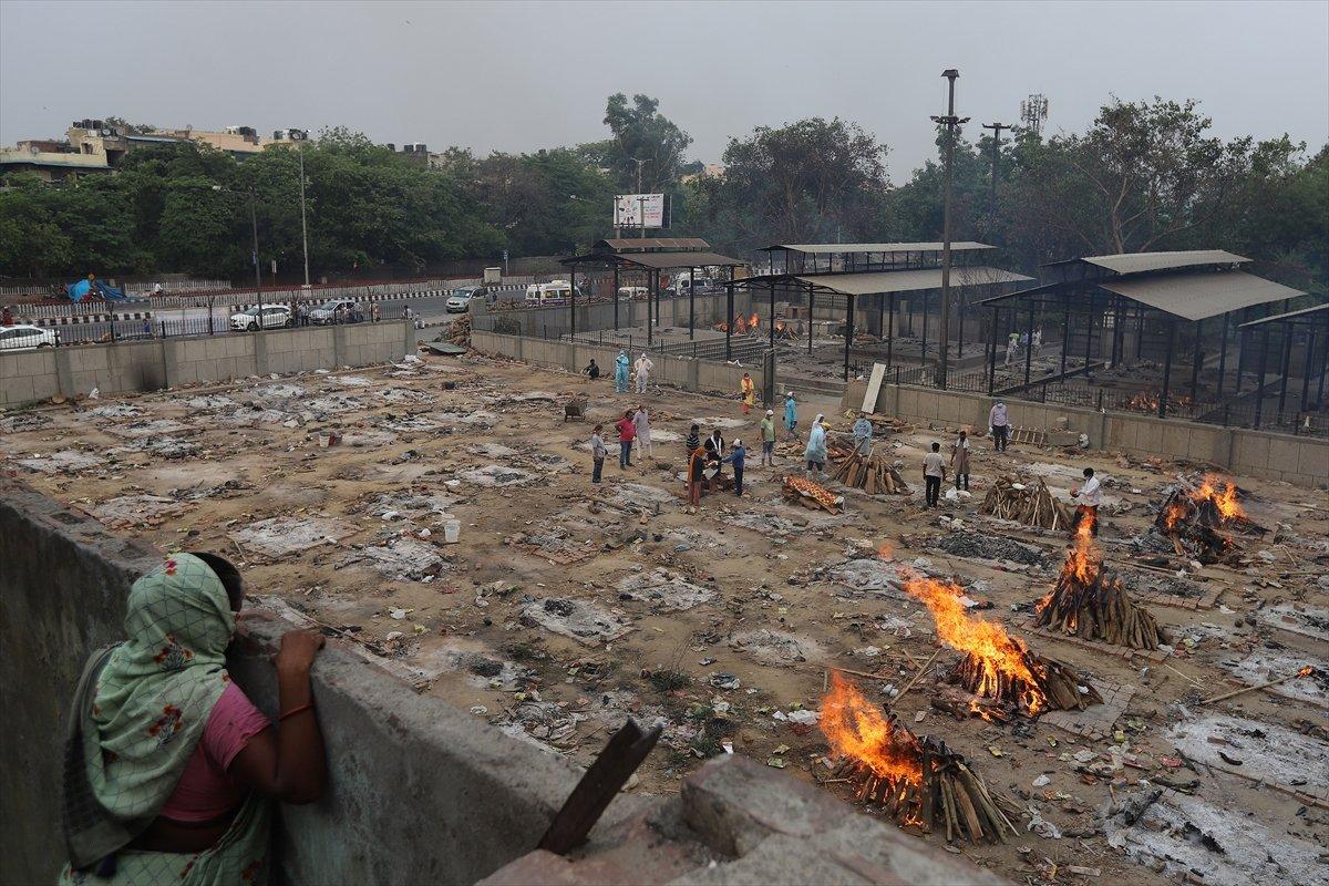 Hindistan'da ibadet alanları hastaneye dönüştürülüyor