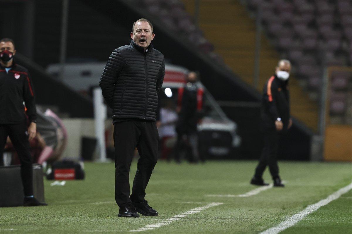 Galatasaraylı yönetici Şükrü Hanedar, Sergen Yalçın'a sataştı